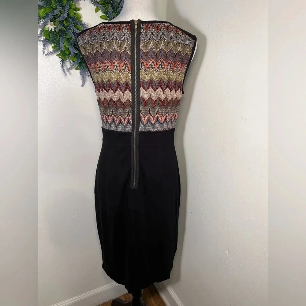 Maggy London, 10, black sleeveless‎ metallic embroidered geometric torso print